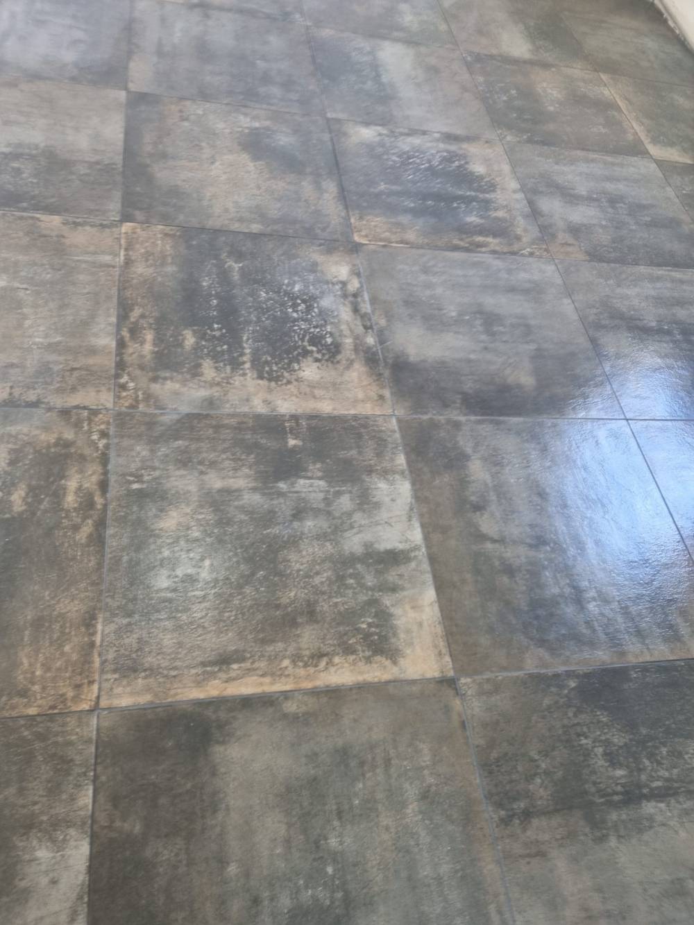 Rénovation d'une cuisine sur puiseaux avec pose de carrelage - 1