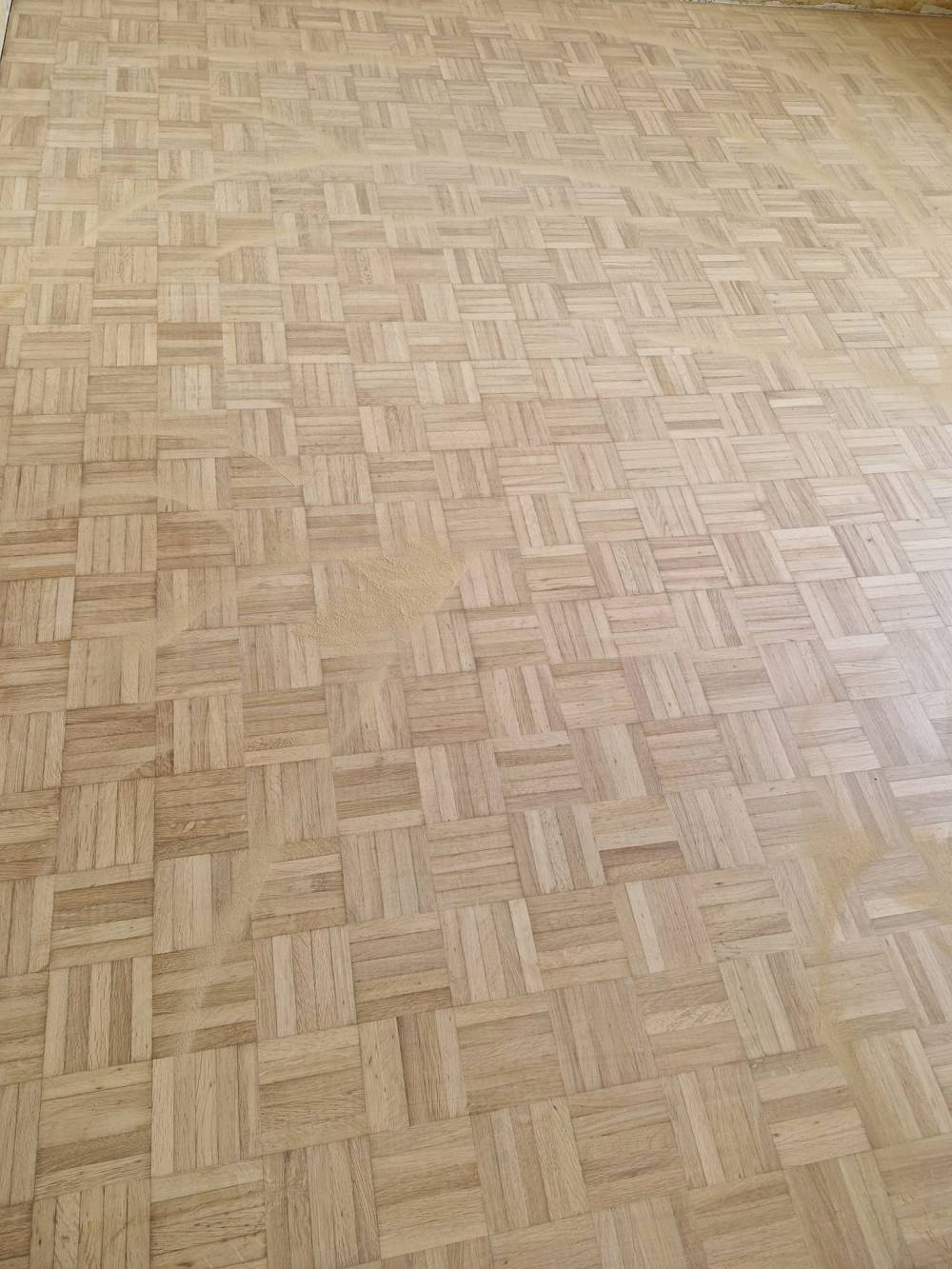 Ponçage et vitrification d'un parquet mosaique - 1